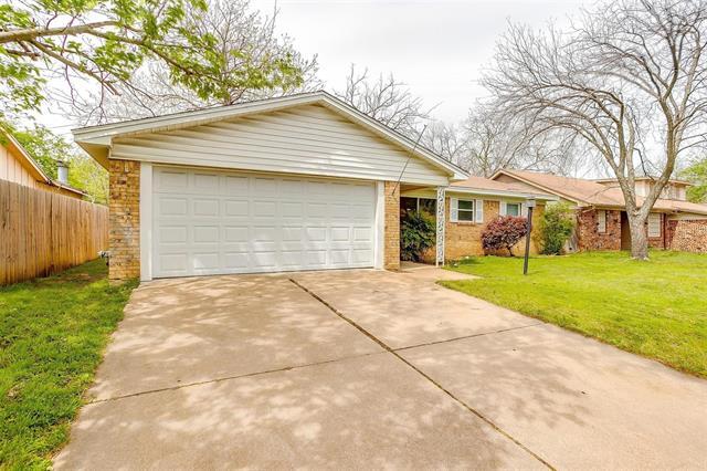 237 NE Murphy Rd in Burleson, TX - Building Photo - Building Photo