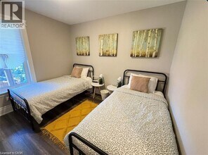 691 Wilson St in Hamilton, ON - Building Photo - Building Photo