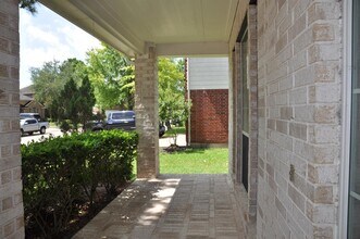 2222 Drake Falls Dr in Pearland, TX - Building Photo - Building Photo