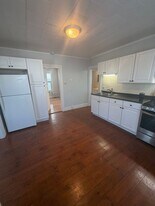 23 Saunders St in North Andover, MA - Building Photo