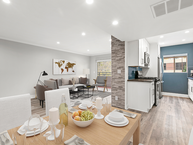 Catalina Apartments in Studio City, CA - Foto de edificio - Building Photo