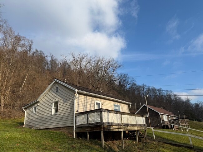 717 Powell Ave in Morgantown, WV - Foto de edificio - Building Photo