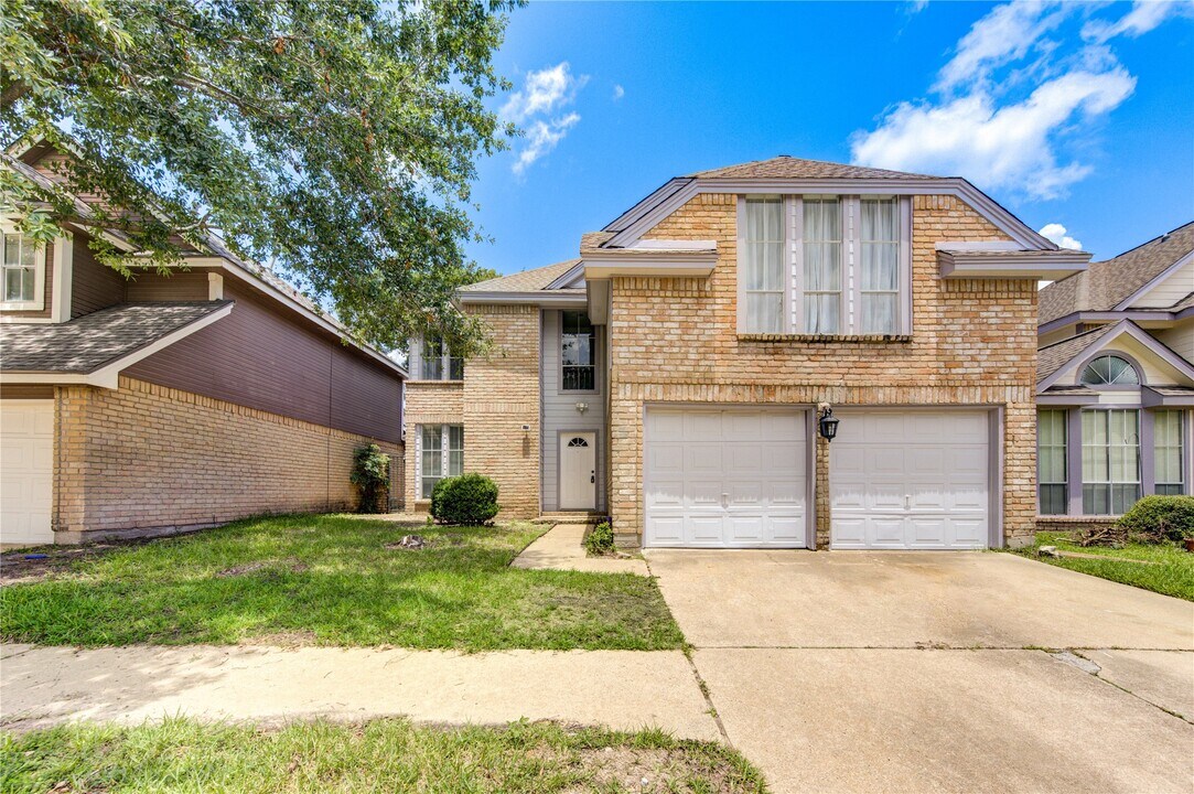 16026 Rustic Sands Dr in Houston, TX - Building Photo