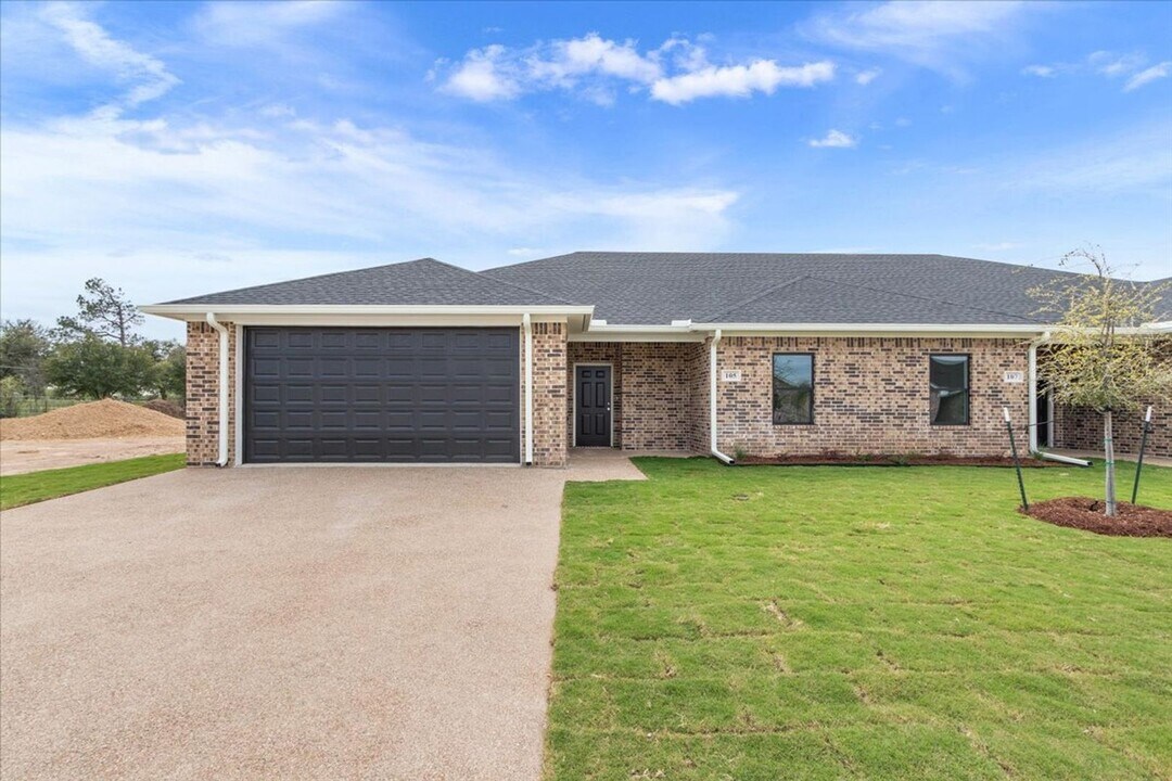 105 Windmill Wy in Robinson, TX - Building Photo