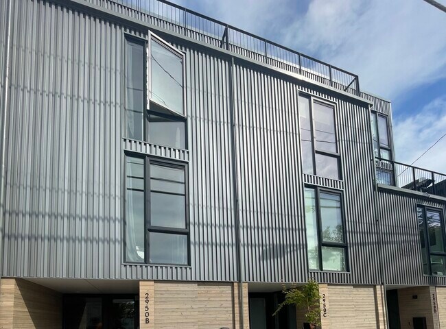 2950 Fairview Ave E in Seattle, WA - Building Photo - Building Photo