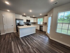 936 Powder Crk Dr in Reidville, SC - Building Photo - Building Photo