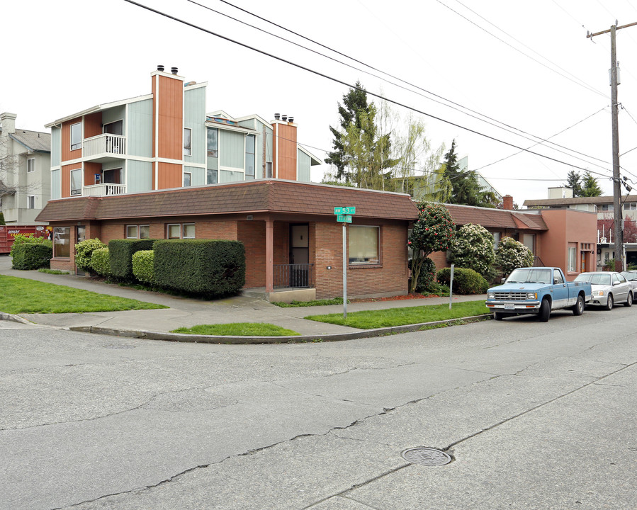 5212 17th Ave NW in Seattle, WA - Foto de edificio