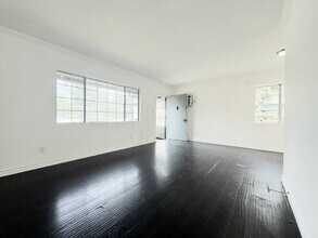 4810 Cahuenga Blvd in Los Angeles, CA - Building Photo - Building Photo