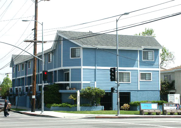 1600 S Bundy Dr in Los Angeles, CA - Building Photo