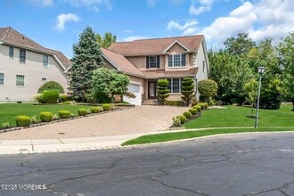 95 E Parsonage Way in Englishtown, NJ - Building Photo - Building Photo