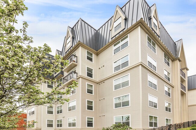 Clearwater Apartments - Star Apartments in Seattle, WA - Building Photo - Building Photo