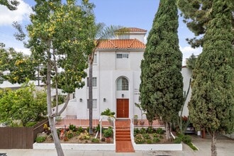 1338 Yale St, Unit A in Santa Monica, CA - Foto de edificio - Building Photo