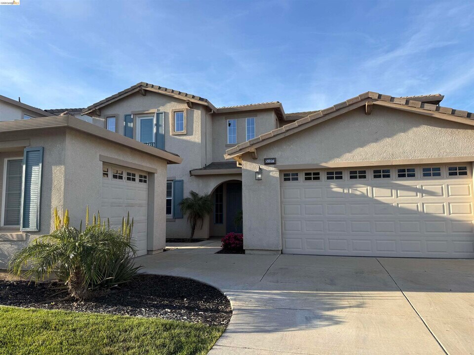 5107 Fern Ridge Cir in Discovery Bay, CA - Building Photo
