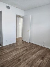 10037 Winding Lake Rd, Unit 102 in Sunrise, FL - Foto de edificio - Building Photo