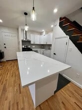 237 5th St, Unit 7 in Jersey City, NJ - Building Photo - Building Photo