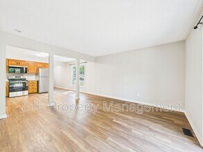 6900 Orchard St in Pleasant Valley, MO - Building Photo - Building Photo