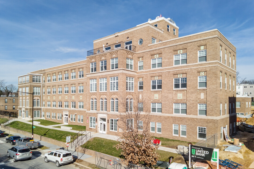 The Appleton at Spring Flats Senior 62+ in Washington, DC - Foto de edificio