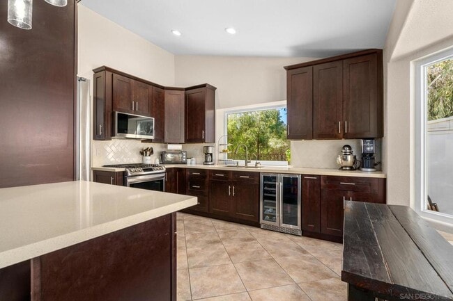 2038 Caraway St in Escondido, CA - Foto de edificio - Building Photo