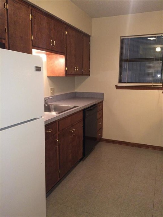 1650 N Sang Ave-Unit -#203 in Fayetteville, AR - Building Photo