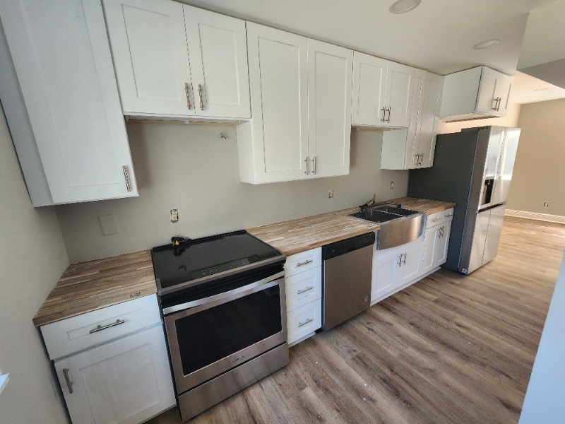 390 W Lake Ave NW in Atlanta, GA - Building Photo