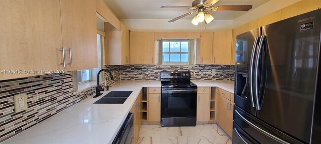 340 NW 151st St in Miami, FL - Building Photo - Building Photo