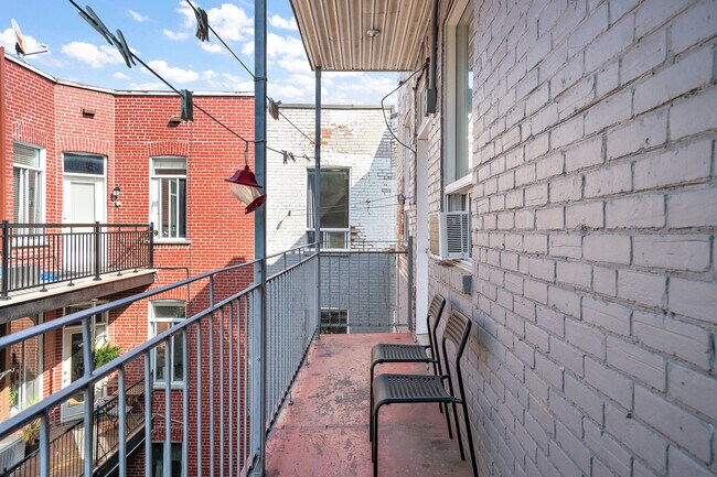 3225 Saint-Antoine Rue O in Westmount, QC - Building Photo - Building Photo