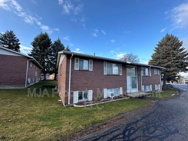 property at 1735 Holladay Blvd E