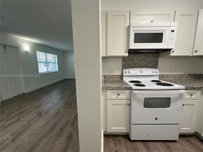 2500 Johnson St in Hollywood, FL - Building Photo - Building Photo
