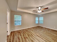 130 Railside Dr photo'