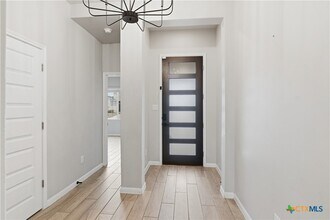 3809 Donald Dr in Seguin, TX - Building Photo - Building Photo