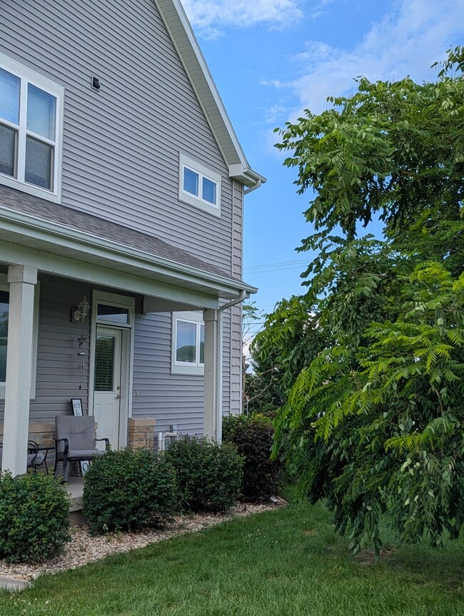 4995 Marsh Rd in McFarland, WI - Foto de edificio - Building Photo