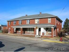 119 E Exchange St in Jerseyville, IL - Building Photo