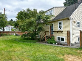 822 SW 124th St in Seattle, WA - Building Photo
