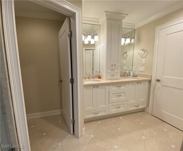 9101 Vanderbilt Dr in Naples, FL - Building Photo - Building Photo