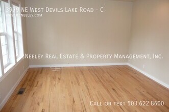 3979 NE West Devils Lake Rd in Lincoln City, OR - Building Photo - Building Photo
