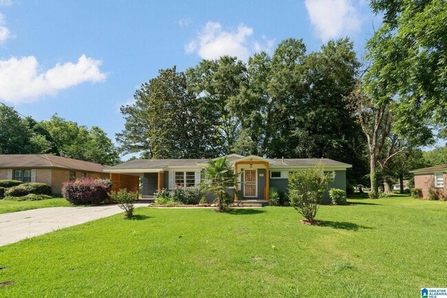 property at 852 Twin Lake Dr NE