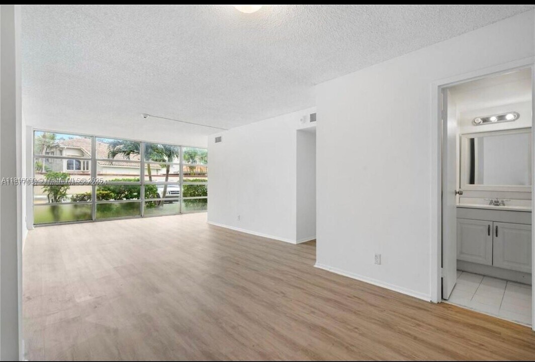 2001 Atlantic Shores Blvd in Hallandale Beach, FL - Building Photo