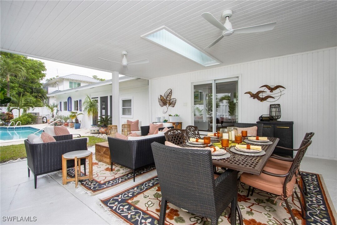 359 2nd Ave N in Naples, FL - Building Photo