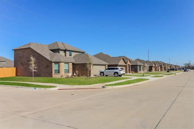 1109 Wheatfield Ln in Crowley, TX - Building Photo