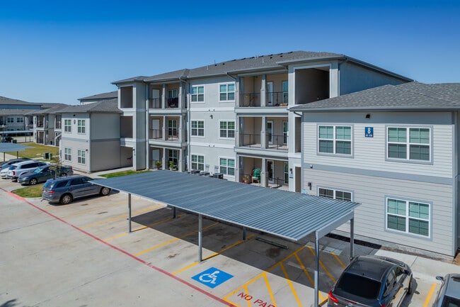 Enchanted Gardens Apartments in Victoria, TX - Building Photo - Building Photo