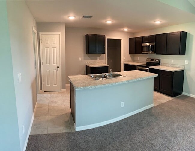 4137 NE 14th Pl in Cape Coral, FL - Building Photo - Building Photo