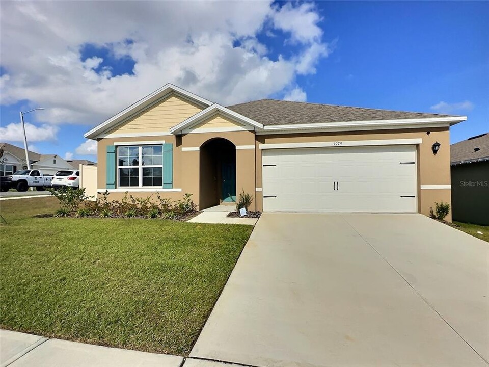 1979 Chickasaw Blvd in Davenport, FL - Building Photo