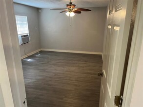 1813 Hatwell St in Houston, TX - Building Photo - Building Photo