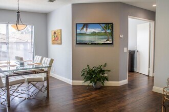 522 Via Colinas in Westlake Village, CA - Foto de edificio - Building Photo