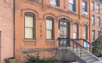 133 Grand St in Jersey City, NJ - Building Photo - Building Photo