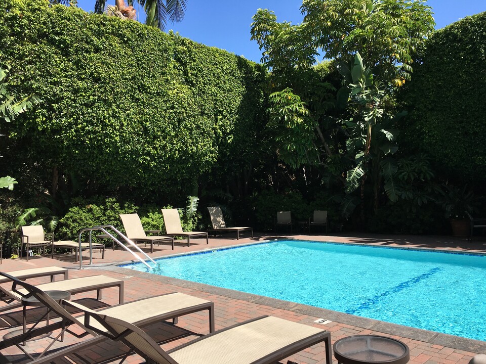 969 Hilgard Ave, Unit 309 in Los Angeles, CA - Building Photo