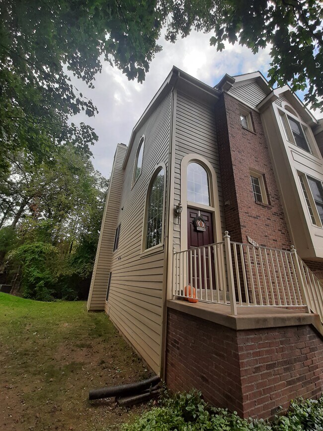 1378 Heritage Oak Way in Reston, VA - Building Photo - Building Photo
