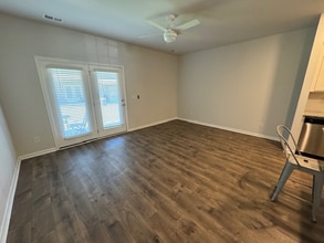 802 Dallas Dr in Columbia, TN - Foto de edificio - Building Photo