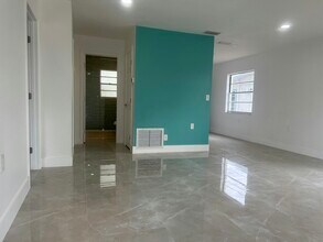4519 87th St Ct W in Bradenton, FL - Foto de edificio - Building Photo