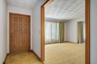 3066 E Lomita St in Springfield, MO - Foto de edificio - Building Photo